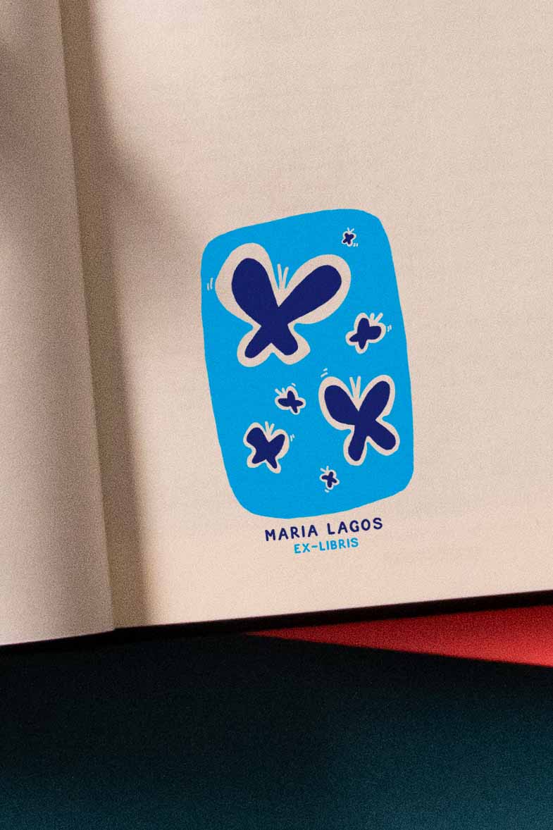 Portadilla de libro estampado con sello ex libris de mariposas