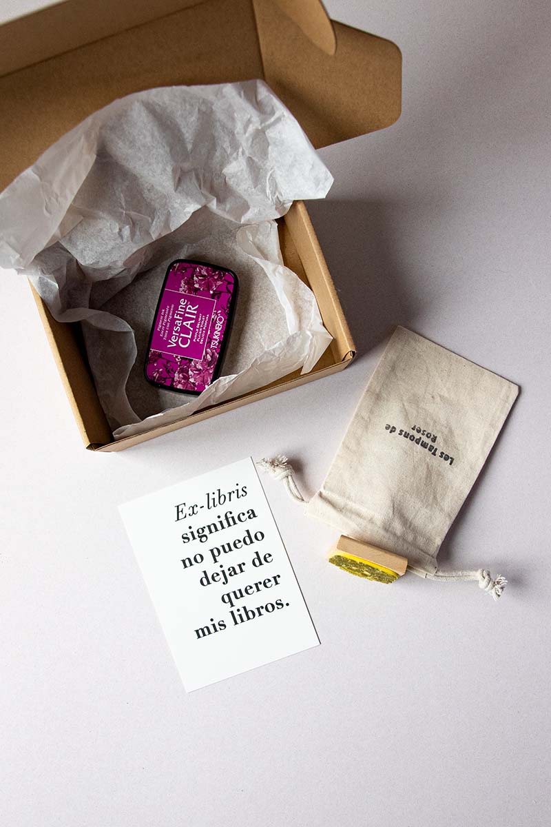 Envoltorio ex-libris Escudo con libro y rosas